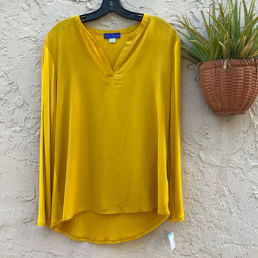 This Color Tho!! BNWT Gorgeous Simply Styled Mustard Shirt